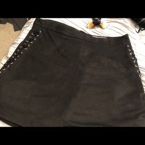 Black faux suede skirt. NWT. Non smoking. 1X